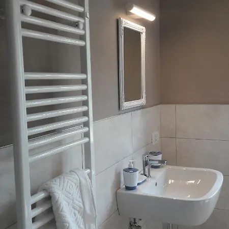 La Rosa Tra I Laghi Oda ve Kahvaltı