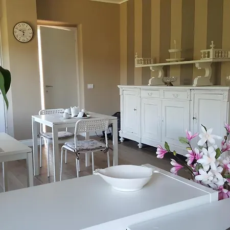 Oda ve Kahvaltı La Rosa Tra I Laghi 3*