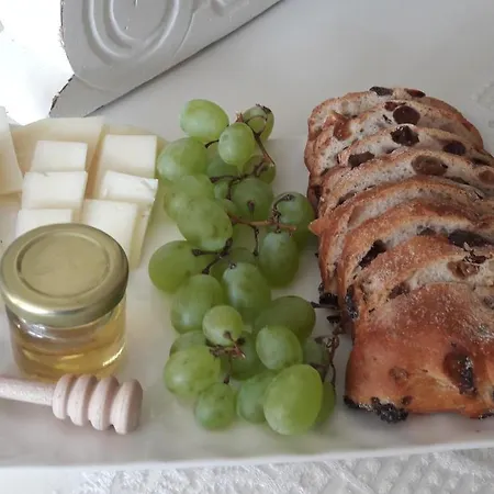 La Rosa Tra I Laghi Oda ve Kahvaltı Meina