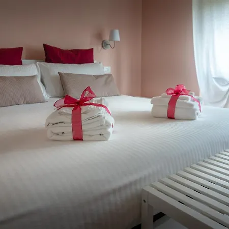 Bed & Breakfast La Rosa Tra I Laghi 3*