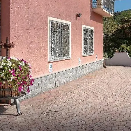 La Rosa Tra I Laghi Oda ve Kahvaltı