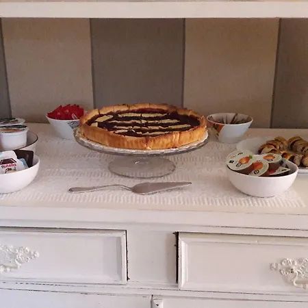 Alojamento de Acomodação e Pequeno-almoço La Rosa Tra I Laghi 3*