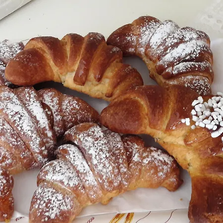 Oda ve Kahvaltı La Rosa Tra I Laghi