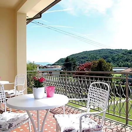La Rosa Tra I Laghi Bed & Breakfast Meina
