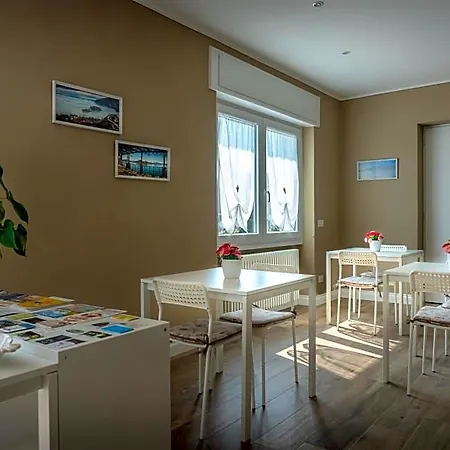 住宿加早餐酒店 La Rosa Tra I Laghi 梅纳