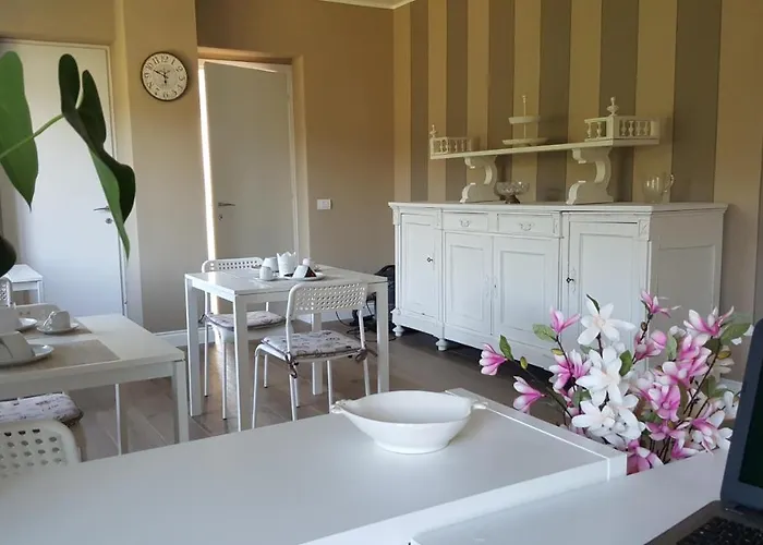 Alojamento de Acomodação e Pequeno-almoço La Rosa Tra I Laghi 3*