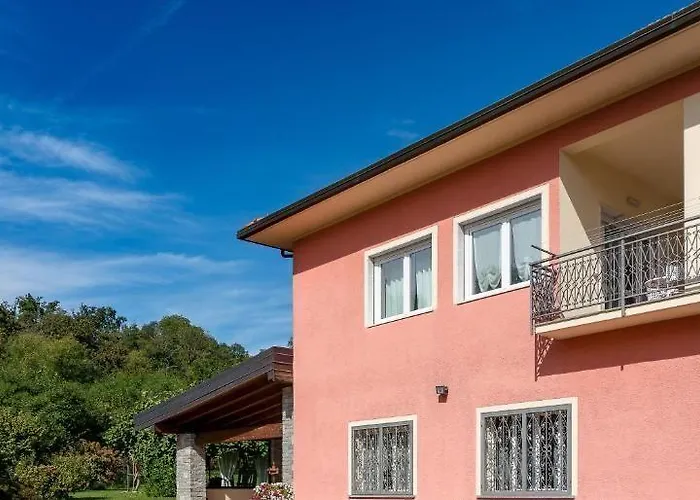 Alojamento de Acomodação e Pequeno-almoço La Rosa Tra I Laghi 3*